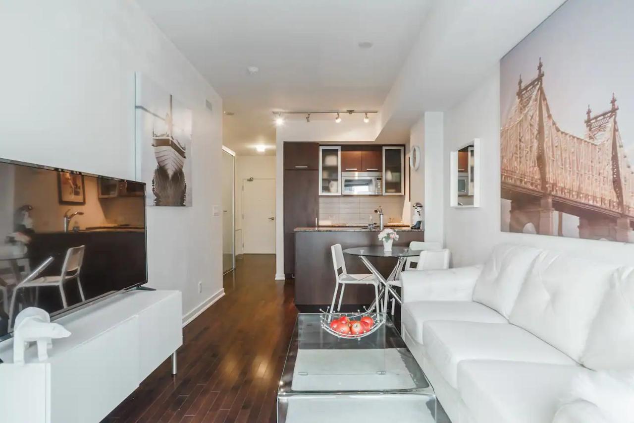 Luxury 2-Bedroom Condo Parking, View Of Cn Tower Торонто Экстерьер фото